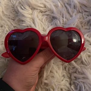 🌻 heart shaped sunglasses 🌻